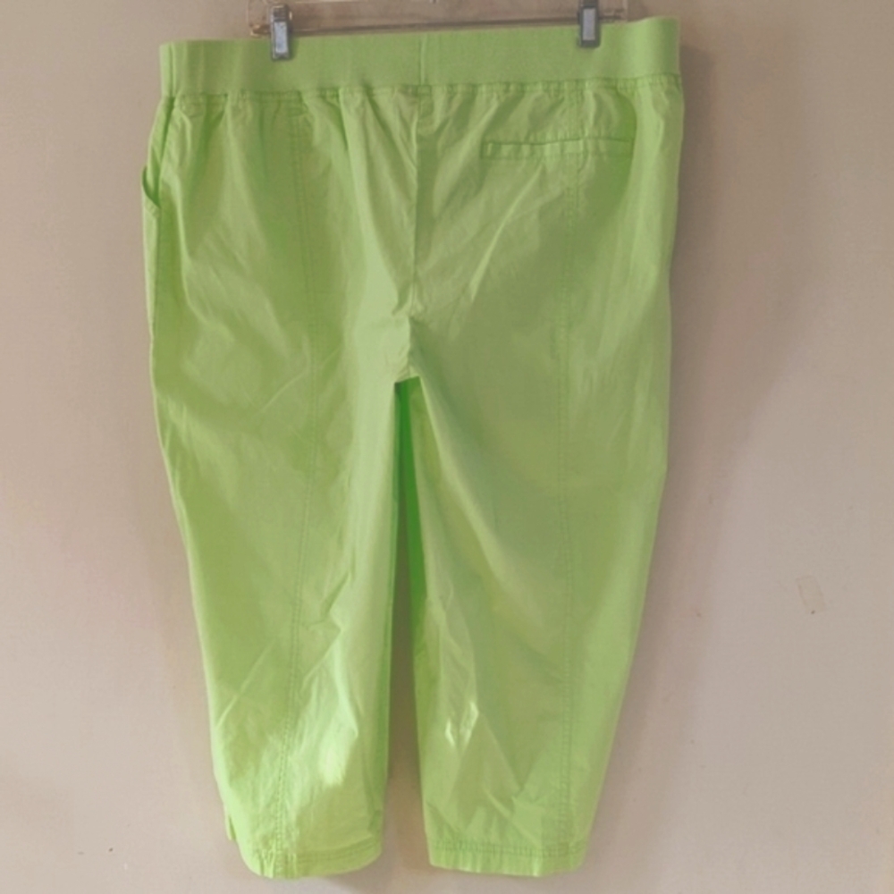 Chico's Monette Neon Green Appleminit Crop Capri 16 - Picture 3 of 15